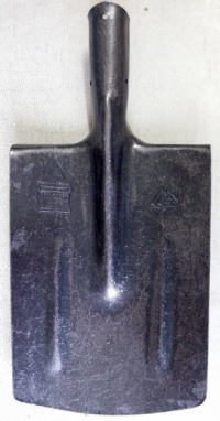 Лопата из рельсовой стали (штык тупой)