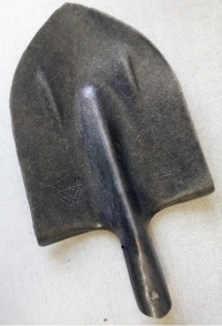 Лопата из рельсовой стали (штык острый)